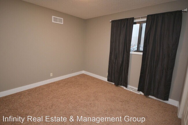 Building Photo - 3 br, 2 bath House - 1221 1st St SW #300