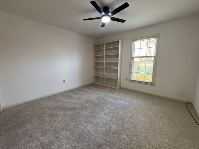 Building Photo - 5260 Crossbow Cir