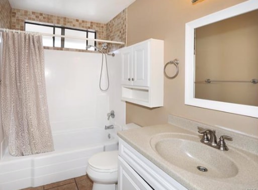 Full Bath - 24498 Copper Cliff Ct