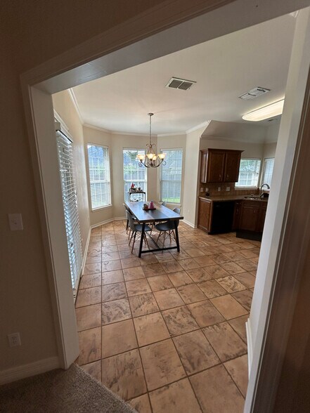 Building Photo - 208 Afton Pl