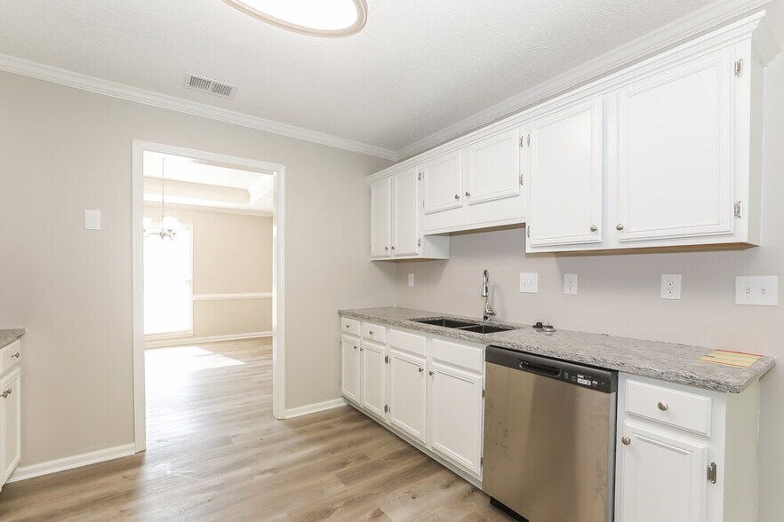 Building Photo - 1001 Crown Corners Dr