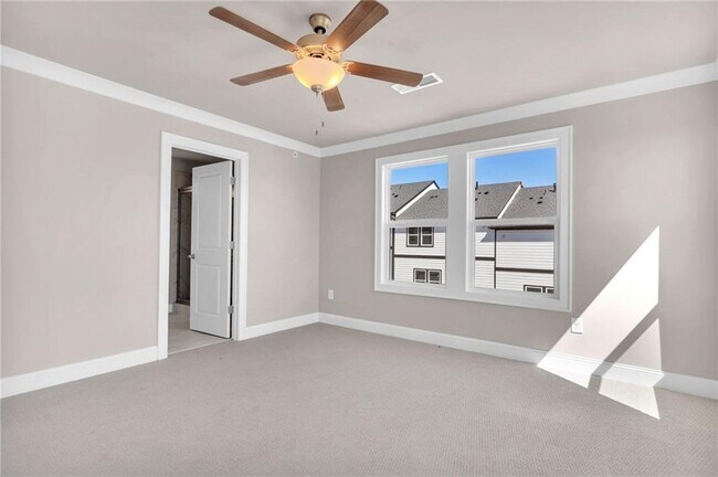 Building Photo - 423 Lincoln St