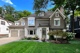 Building Photo - 633 S Burton Pl