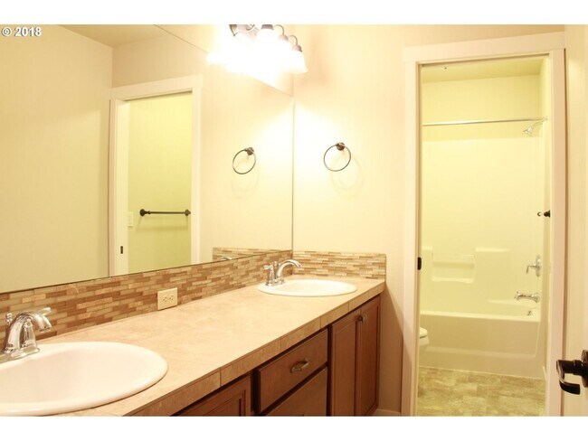 Building Photo - 3-Bedroom Home in SW Beaverton!
