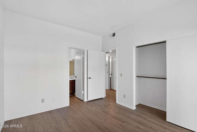 Building Photo - 11666 N 28th Dr