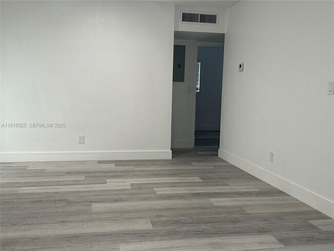 Building Photo - 1308 NW 13th Ct