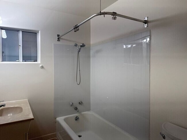 Building Photo - Charming 3 bed / 1 bath COMING SOON in the...