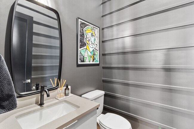 Building Photo - 1504 Ennis St