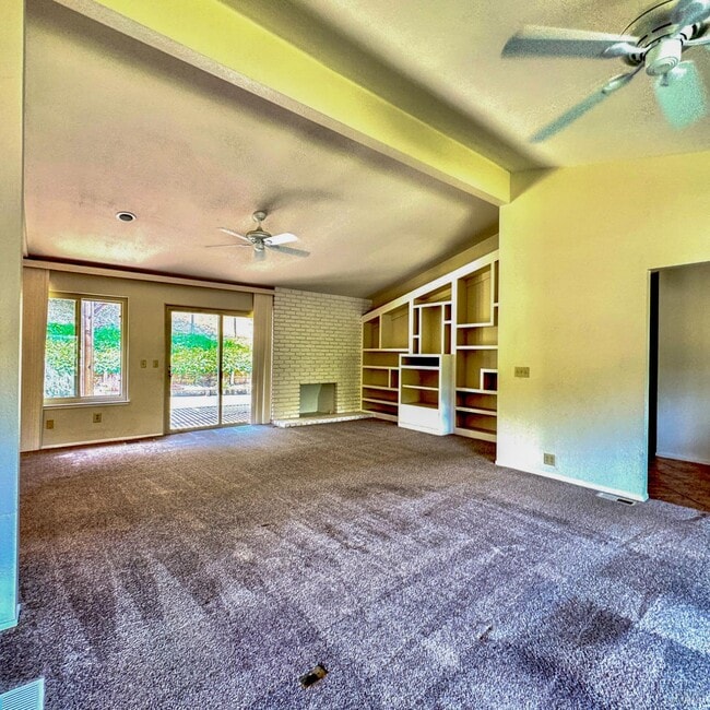 Building Photo - 3319 David Dr