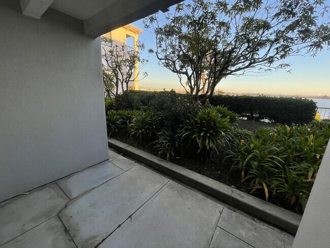 Building Photo - $500 MOVE IN SPECIAL!!! BEAUTIFUL STUDIO AVAILABLE AT WATERGATE COMMUNITY IN EMERYVILLE!!!