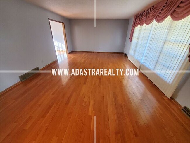 Building Photo - Five Bedroom Home in South KC-Available NOW!!
