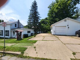 Building Photo - 123 W Mohawk St