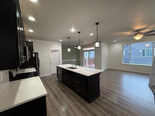 Building Photo - Home in Central Kitsap