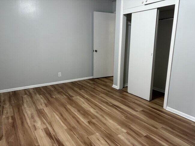 Building Photo - 1524 Waldman Ave