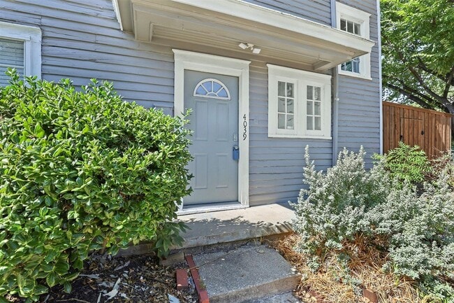 Building Photo - 4037-4039 Roswell St