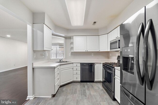Building Photo - 4402 Aberdeen Ln