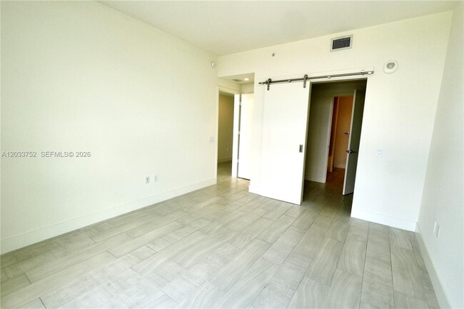 Building Photo - 2000 Metropica Wy