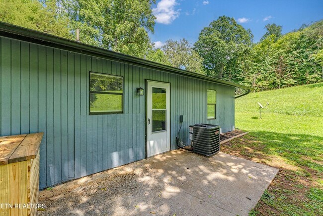 Building Photo - 712 Cooper Rd