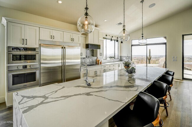 Building Photo - 301 E Jomax Rd