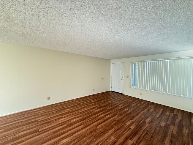 Building Photo - 6374f