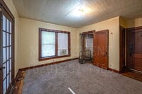 Building Photo - Studio Apartment - All Bills Paid