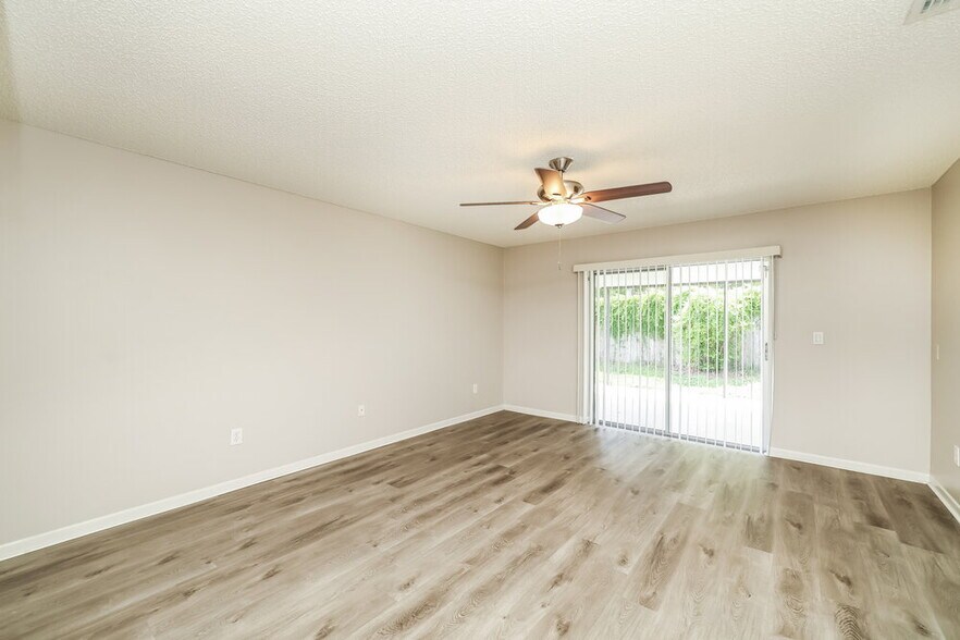 Building Photo - 1828 Craven Dr