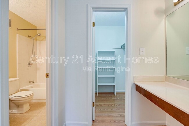Building Photo - 9941 Oakton Terrace Rd