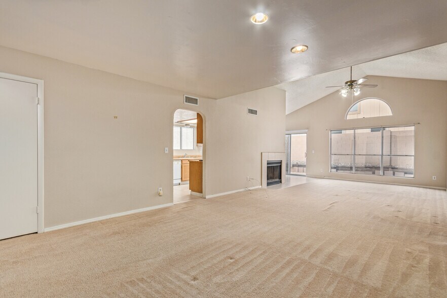 Building Photo - 518 E Wescott Dr