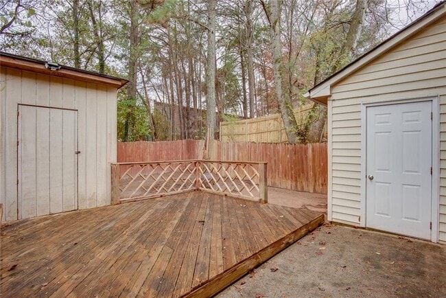 Building Photo - 760 Indian Lake Dr NW