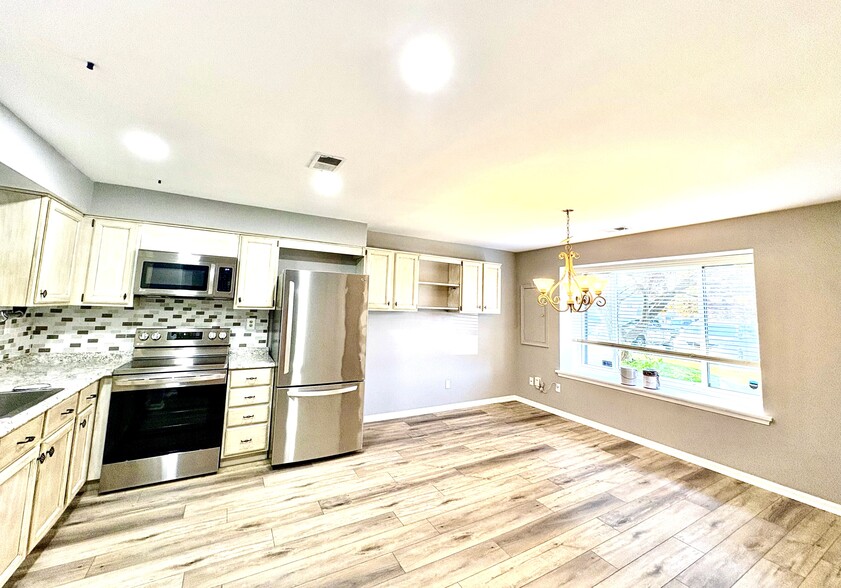 Primary Photo - 224 Towyn Ct