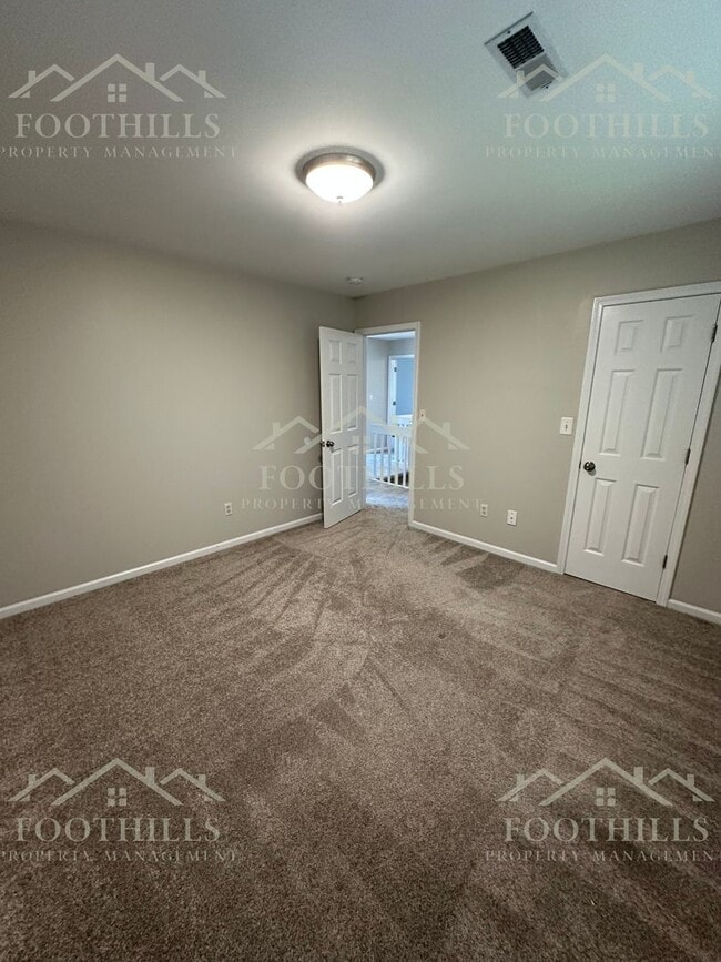 Building Photo - Comfort & Space in a Great Location! 3-Bed...