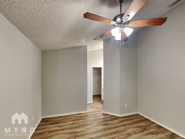 Building Photo - 1134 Hemlock Dr