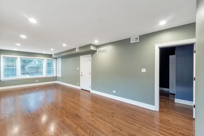 Building Photo - 4616 N Kasson Ave