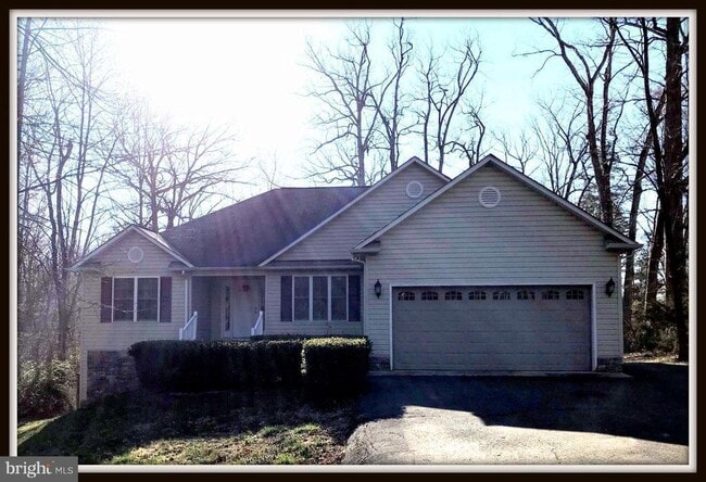 Building Photo - 711 Yorktown Blvd