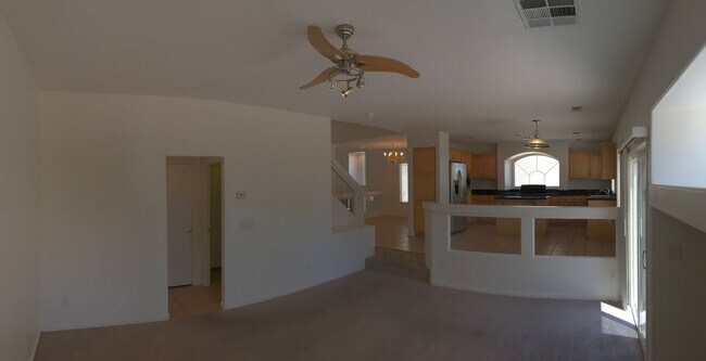 Building Photo - Gorgeous 3Bed/3Bath home located in Royal ...
