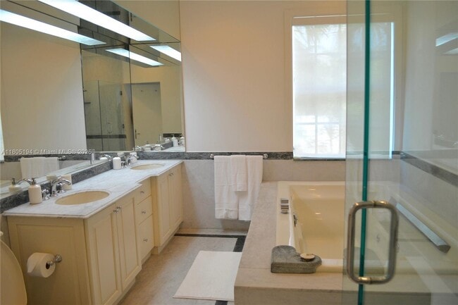 Building Photo - 710 S Mashta Dr