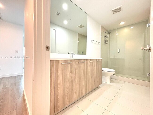 Building Photo - 501 NE 31st St