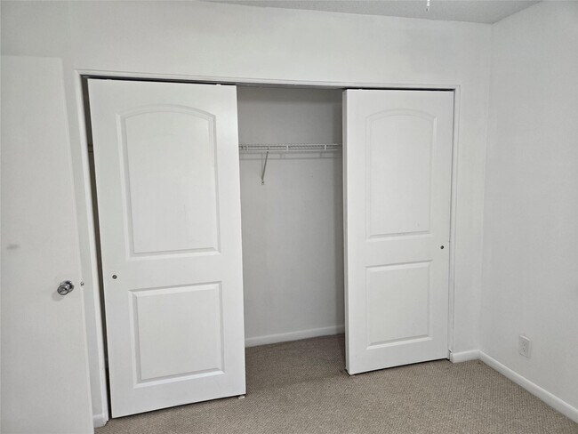 Building Photo - 1100 NW 87th Ave