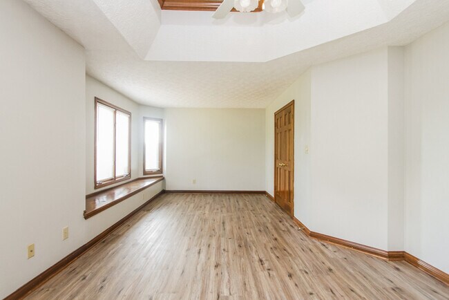 Building Photo - 7638 Chestnut Hills Dr