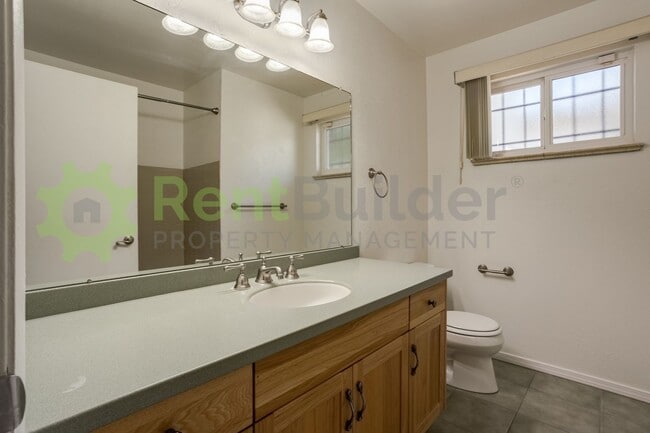 Building Photo - Call (505) 808-6467 to schedule a showing!