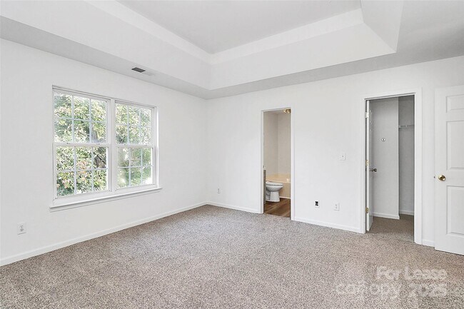 Building Photo - 1215 McAllister Dr