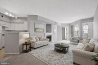 Building Photo - 1625 International Dr