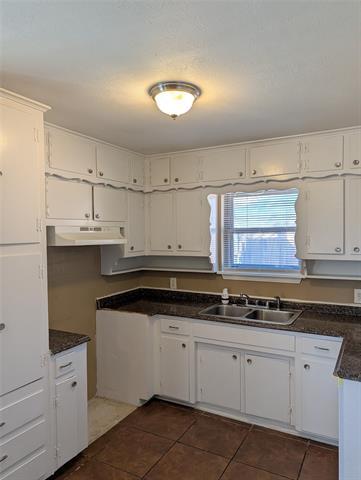 Building Photo - 6912 Chippendale Dr