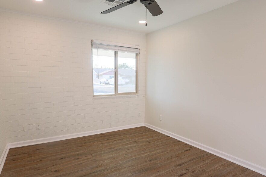 Building Photo - 310 N Hosick