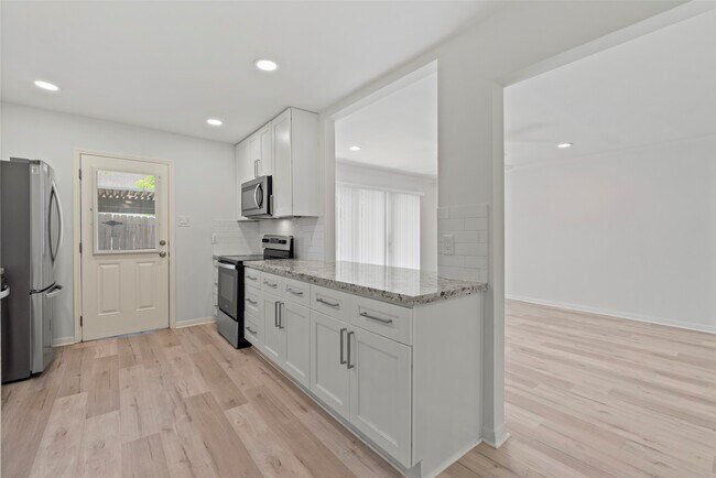 Building Photo - 12907 Trail Hollow Dr