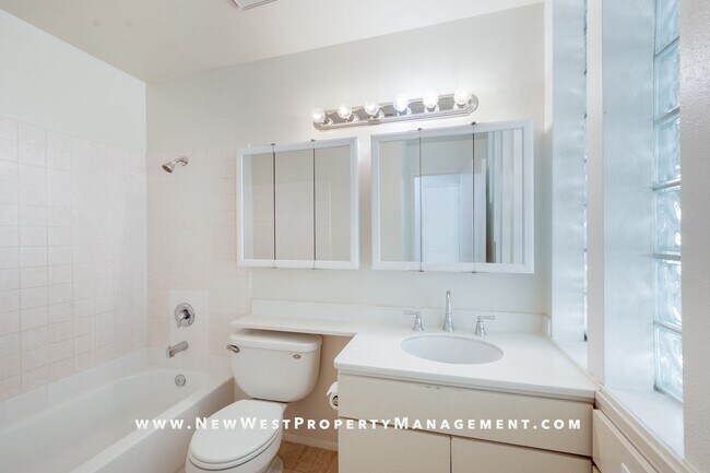 Building Photo - Spacious Marina District 1 Bedroom at Park Row!