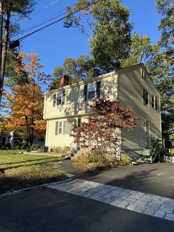 Building Photo - 2 Marigold Ave