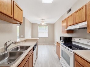 Building Photo - First-floor 1-bedroom, 1-bath condo - North Naples