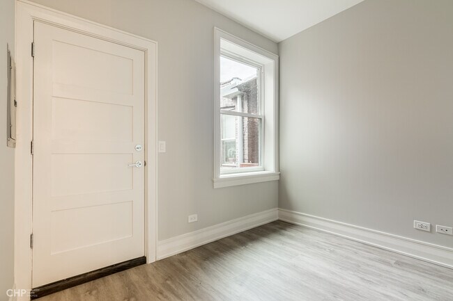 Building Photo - 2318 W Thomas St