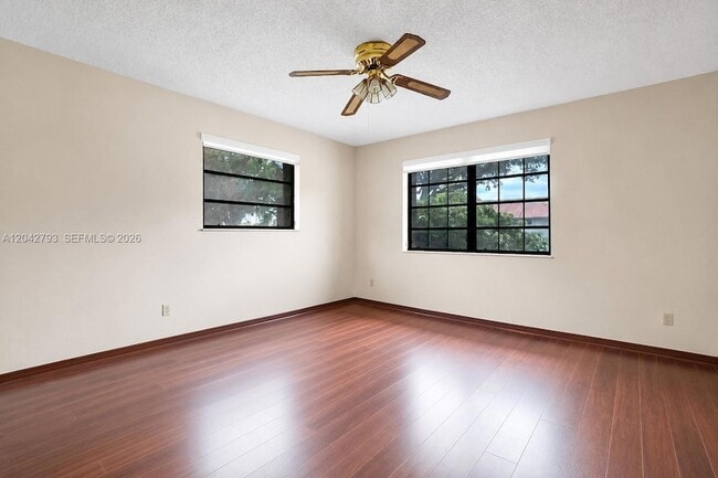 Building Photo - 7365 N Augusta Dr